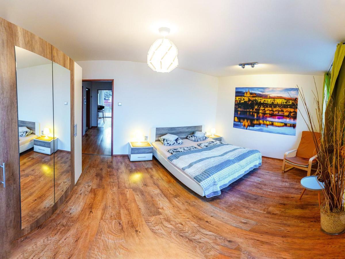 Apartment Pod Sychrovem Praga Exterior foto