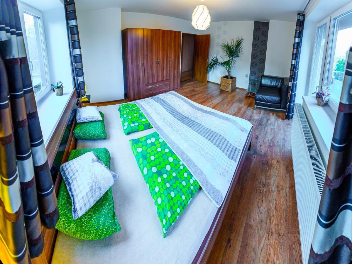 Apartment Pod Sychrovem Praga Exterior foto